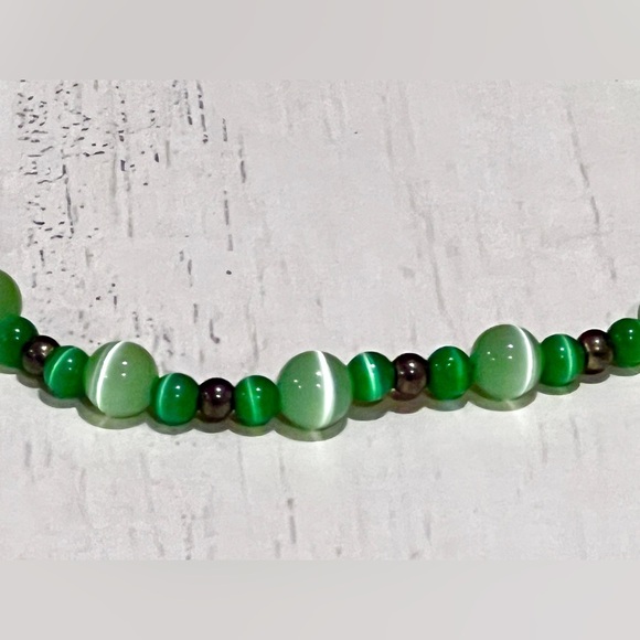 Green Cat-Eye Handmade Beaded Ankle Bracelet - Picture 5 of 6